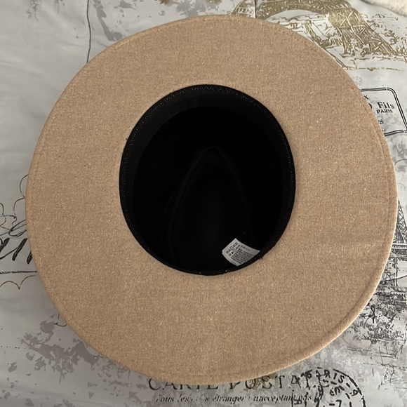 NWT Cream Fedora with Black Faux Leather Brim Hat - Picture 8 of 10